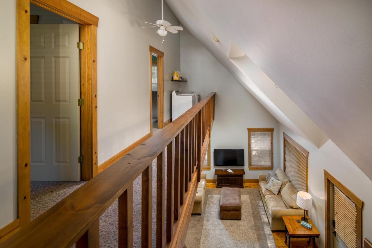 Blue Spruce . Trailside Lodging Villa Millersburg Esterno foto