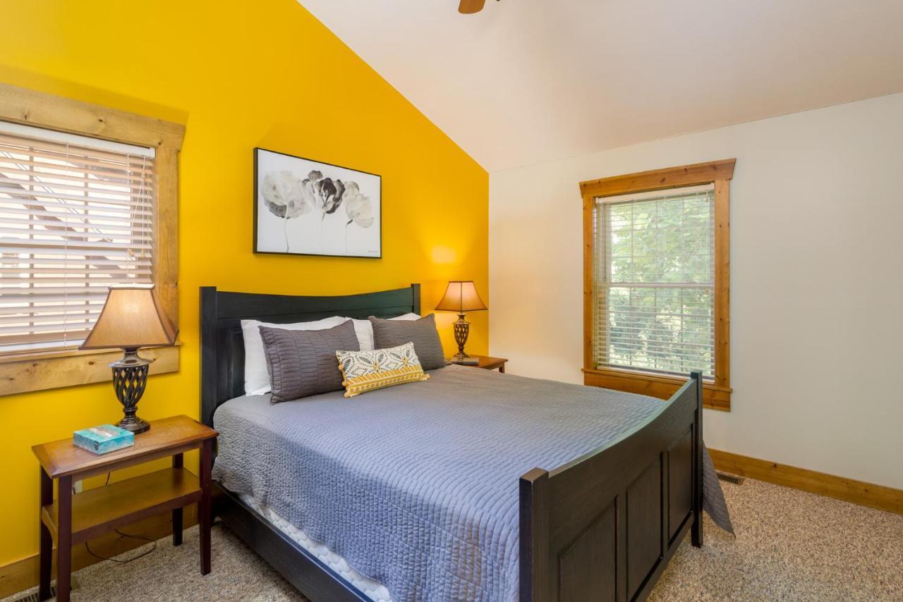 Blue Spruce . Trailside Lodging Villa Millersburg Esterno foto
