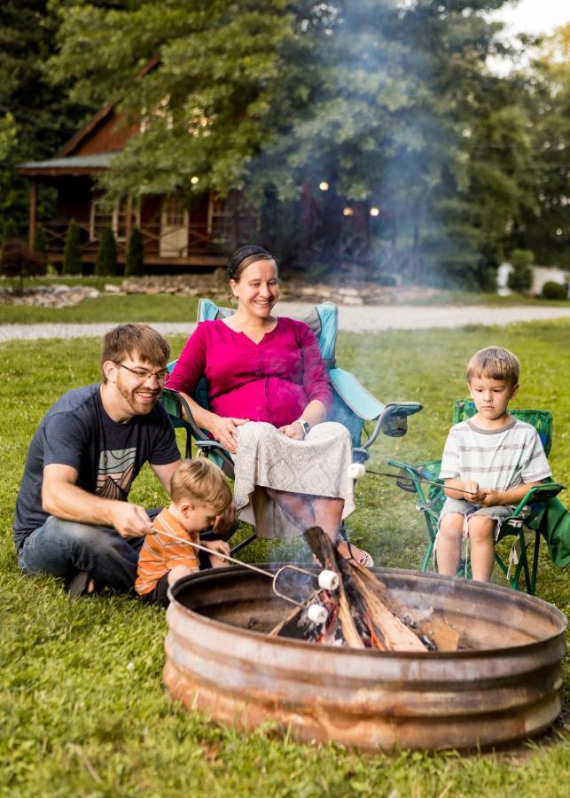 Blue Spruce . Trailside Lodging Villa Millersburg Esterno foto
